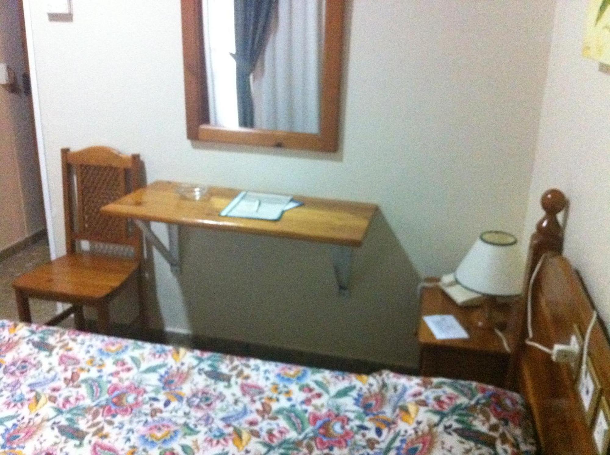 Hotel Sandra Alcala de Guadaira Room photo
