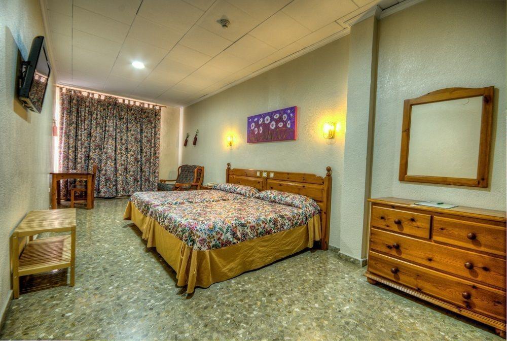 Hotel Sandra Alcala de Guadaira Exterior photo
